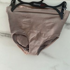 🔥🔥 Skinny Girl Shapers and Smoothers